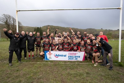 110426 - Machynlleth RFC v Mold RFC, Admiral National League 2 North - Mold RFC lift the trophy