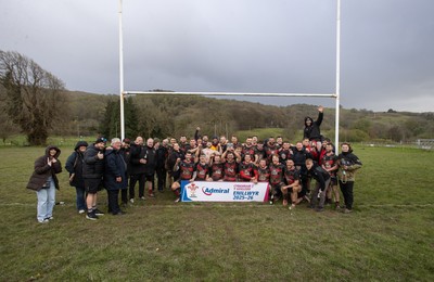 110426 - Machynlleth RFC v Mold RFC, Admiral National League 2 North - Mold RFC lift the trophy