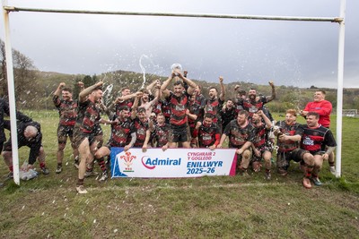 110426 - Machynlleth RFC v Mold RFC, Admiral National League 2 North - Mold RFC lift the trophy