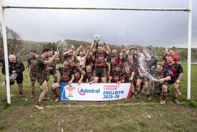 110426 - Machynlleth RFC v Mold RFC, Admiral National League 2 North - Mold RFC lift the trophy