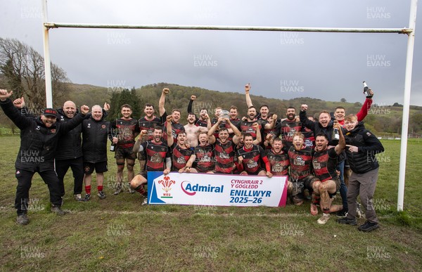 110426 - Machynlleth RFC v Mold RFC, Admiral National League 2 North - Mold RFC lift the trophy