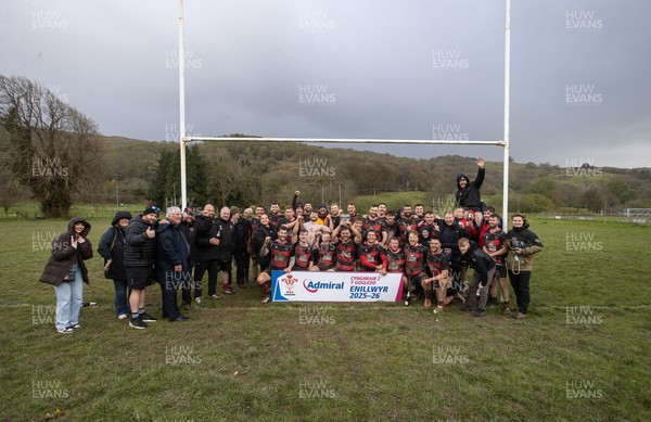 110426 - Machynlleth RFC v Mold RFC, Admiral National League 2 North - Mold RFC lift the trophy