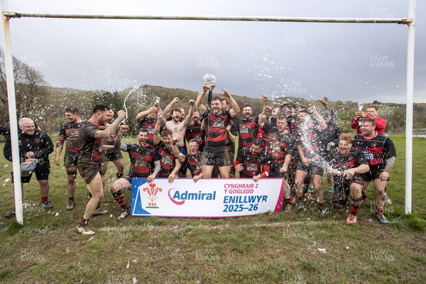 110426 - Machynlleth RFC v Mold RFC, Admiral National League 2 North - Mold RFC lift the trophy