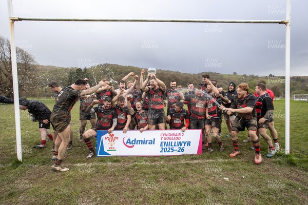 110426 - Machynlleth RFC v Mold RFC, Admiral National League 2 North - Mold RFC lift the trophy