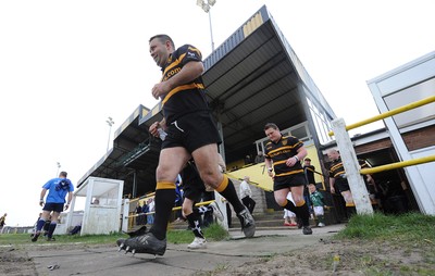 24.04.10 -  Maesteg v Loughor - SWALEC League Two West - Maesteg players runs out. 