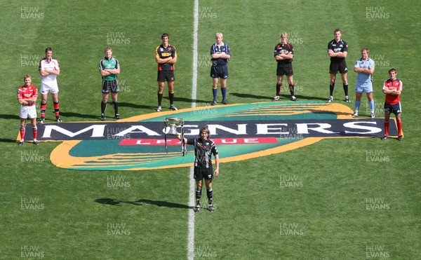 29.08.07  Magners League Launch Foreground,Ryan Jones(Ospreys) with the trophy with l-r, Garan Evans(Scarlets), Justin Harrison(Ulster),Andrew Farley(Connacht),Luke Charteris(Dragons),Leo Cullen(Leinster), Ali Kellock(Glasgow), Simon Cross(Edinburgh),Xavier Rush(Blues) and Garan Evans(Scarlets),at the launch of the Magners League at the Liberty Stadium, Swansea 