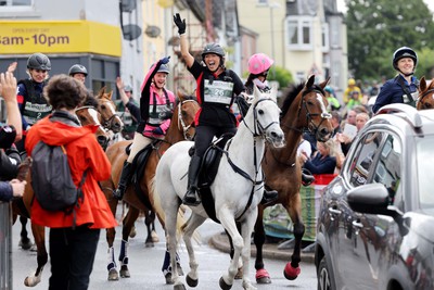 110622 - Whole Earth Man v Horse Race - Competitors take part in the Whole Earth Man v Horse race in Llanwrtyd Wells, Wales Running for over 40 years, Man v Horse is an epic 225-mile challenge which pits humans against horses across a multi-terrain course It is being staged for the first time after a two year absence due to the Covid Pandemic Picture shows horses and riders at the start 