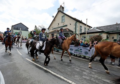 110622 - Whole Earth Man v Horse Race - Competitors take part in the Whole Earth Man v Horse race in Llanwrtyd Wells, Wales Running for over 40 years, Man v Horse is an epic 225-mile challenge which pits humans against horses across a multi-terrain course It is being staged for the first time after a two year absence due to the Covid Pandemic Picture shows horses and riders at the start 