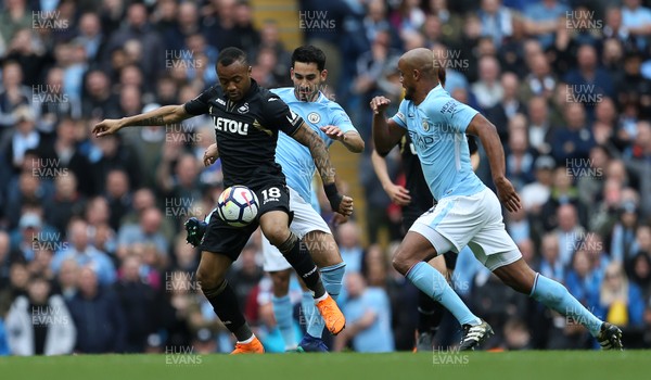 220418 - Manchester City v Swansea - Premier League - Jordan Ayew of Swansea is challenged by Vincent Kompany of Manchester City