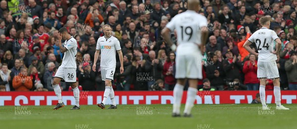310318 - Manchester United v Swansea City - Premier League -  Swansea players are dejected after conceding a second goal