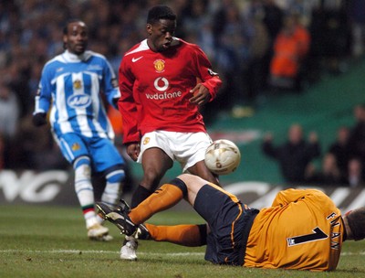 260206 - Manchester United v Wigan Athletic - Carling Cup Final - Man Utd's Louis Saha gets the ball past Wigan Keeper John Filan to score goal