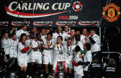 260206 - Manchester United v Wigan Athletic - Carling Cup Final - Mancherster United celebrate winning the Carling Cup