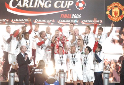 260206 - Manchester United v Wigan Athletic - Carling Cup Final - Mancherster United celebrate winning the Carling Cup