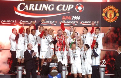 260206 - Manchester United v Wigan Athletic - Carling Cup Final - Mancherster United celebrate winning the Carling Cup