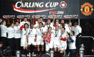 260206 - Manchester United v Wigan Athletic - Carling Cup Final - Mancherster United celebrate winning the Carling Cup 