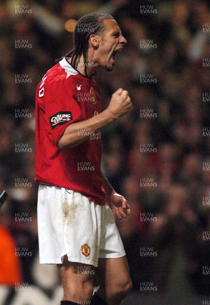 260206 - Manchester United v Wigan Athletic - Carling Cup Final - Man Utd's Rio Ferdinand celebrates Louis Saha's goal  