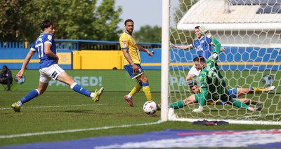 020526 - Mansfield Town v Cardiff City - Sky Bet League 1 - Joel Colwill of Cardiff just misses the shot on goal