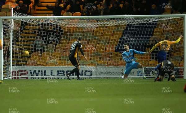 130218 - Mansfield Town v Newport County, Sky Bet League 2 - Alfie Potter of Mansfield Town shoots to score the second goal