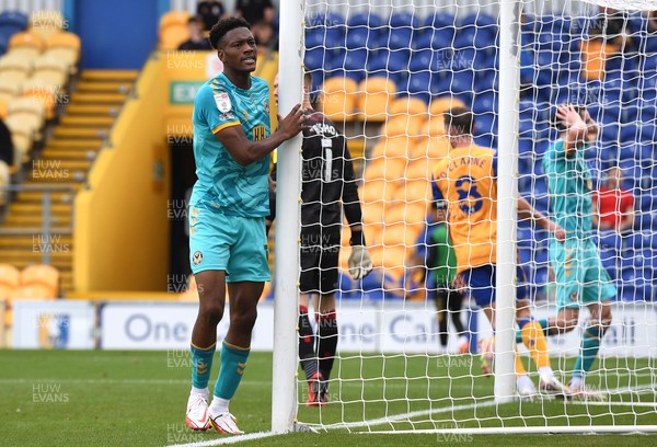 140821 - Mansfield Town v Newport County - EFL SkyBet League 2 - Timmy Abraham of Newport County looks frustrated after a missed shot at goal