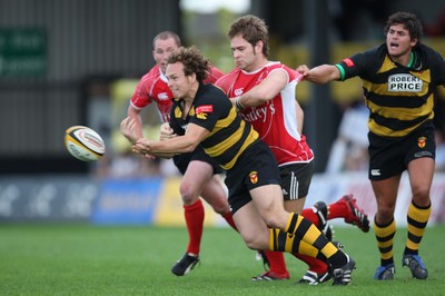 02.08.08 -  Newport v Cross Keys, Men of Gwent 7's FINAL, Rodney Parade- Newport's Andrew Quick releases the ball 