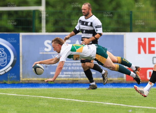 030525 - Merthyr RFC v Neath RFC, WRU Admiral Premiership - Ben Jones of Merthyr dives in to score try
