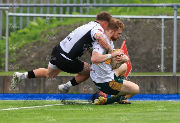 030525 - Merthyr RFC v Neath RFC, WRU Admiral Premiership - Dafydd Thomas of Merthyr scores try