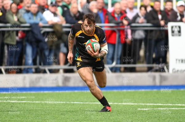 010417 Merthyr Tydfil RFC v Pontypridd RFC - Principality Premiership - Tier 1 - Kyle Evans of Merthyr collects his own kick ahead 