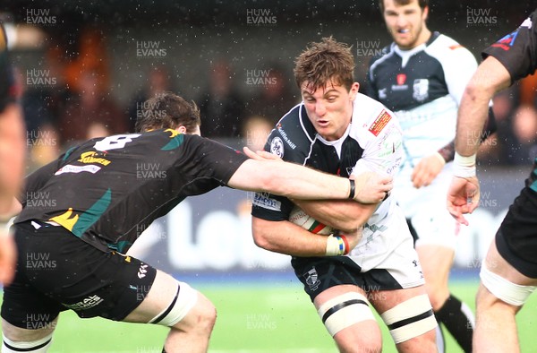 010417 Merthyr Tydfil RFC v Pontypridd RFC - Principality Premiership - Tier 1 - Dafi Davies of Pontypridd is tackled by Phil Rees of Merthyr 