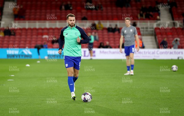 031023 - Middlesbrough v Cardiff City - Sky Bet Championship - Cardiff City players warming up