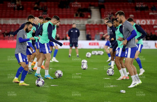 031023 - Middlesbrough v Cardiff City - Sky Bet Championship - Cardiff City players warming up