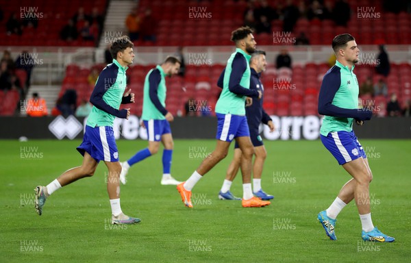 031023 - Middlesbrough v Cardiff City - Sky Bet Championship - Cardiff City players warming up