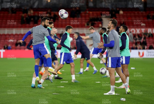 031023 - Middlesbrough v Cardiff City - Sky Bet Championship - Cardiff City players warming up