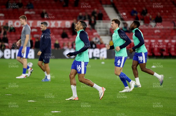 031023 - Middlesbrough v Cardiff City - Sky Bet Championship - Cardiff City players warming up