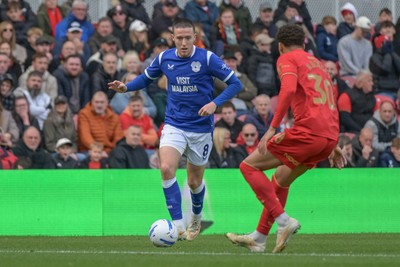 171026 - Middlesbrough v Cardiff City - Sky Bet Championship - Jack Moylan of Cardiff City looks to put a cross in from the right