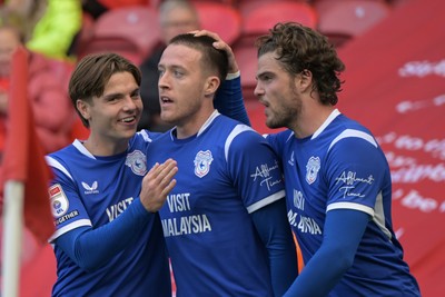 171026 - Middlesbrough v Cardiff City - Sky Bet Championship - Jack Moylan of Cardiff City celebrates with his team mates after scoring