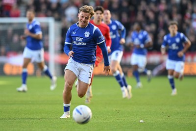171026 - Middlesbrough v Cardiff City - Sky Bet Championship - Isaak Davies of Cardiff City chases the ball down the left wing