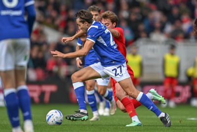 171026 - Middlesbrough v Cardiff City - Sky Bet Championship - Joel Colwill of Cardiff City under pressure from Aidan Morris of Middlesbrough