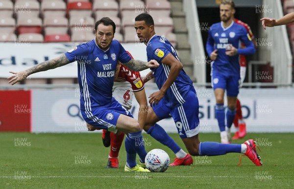180720 - Middlesbrough v Cardiff City - Sky Bet Championship -  Lee Tomlin of Cardiff City breaks free