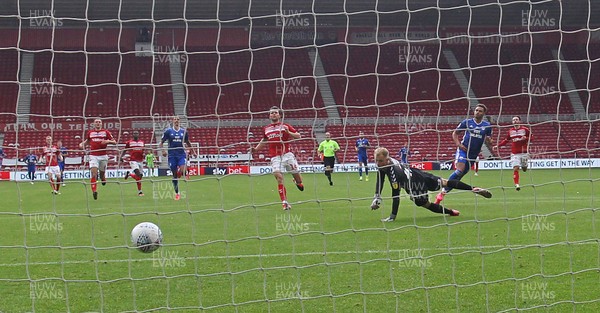 180720 - Middlesbrough v Cardiff City - Sky Bet Championship -  Josh Murphy of Cardiff City breaks clear to score the second goal 