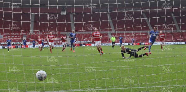 180720 - Middlesbrough v Cardiff City - Sky Bet Championship -  Josh Murphy of Cardiff City breaks clear to score the second goal 