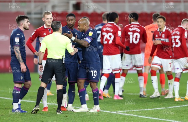 021220 - Middlesbrough v Swansea City - Sky Bet Championship -  Andre Ayew of Swansea (R) argues with the referee at the final whistle