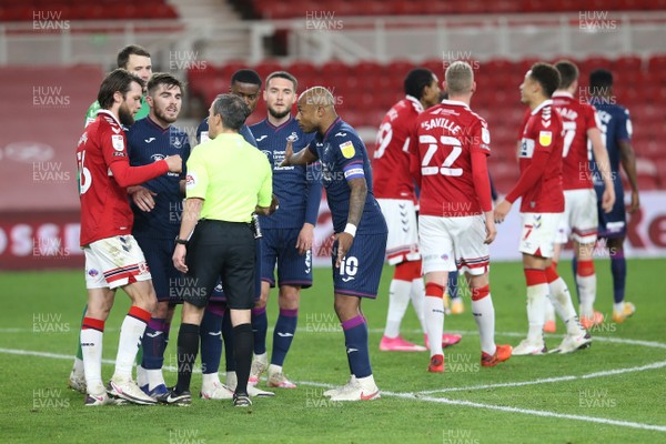021220 - Middlesbrough v Swansea City - Sky Bet Championship -  Andre Ayew of Swansea (R) argues with the referee at the final whistle