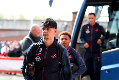 060424 - Middlesbrough v Swansea City - Sky Bet Championship - The Swansea City team arrive