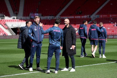 060424 - Middlesbrough v Swansea City - Sky Bet Championship - The Swansea City team arrive and check out the pitch