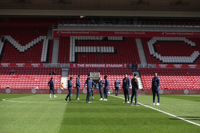 060424 - Middlesbrough v Swansea City - Sky Bet Championship - The Swansea City team arrive and check out the pitch