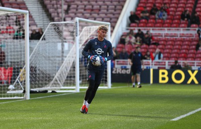 060424 - Middlesbrough v Swansea City - Sky Bet Championship - The Swansea City team arrive and check out the pitch Swansea City players warm up