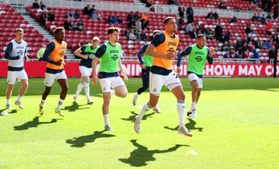 060424 - Middlesbrough v Swansea City - Sky Bet Championship - The Swansea City team arrive and check out the pitch Swansea City players warm up