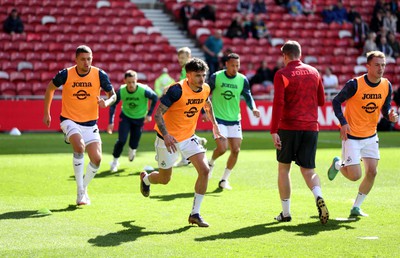 060424 - Middlesbrough v Swansea City - Sky Bet Championship - The Swansea City team arrive and check out the pitch Swansea City players warm up