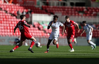 060424 - Middlesbrough v Swansea City - Sky Bet Championship - Jonny Howson of Middlesbrough and Jamal Lowe of Swansea City