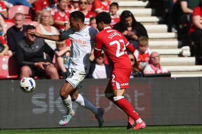 090825 - Middlesbrough v Swansea City - Sky Bet Championship - Swansea City's Ronald battles for possession with Middlesbrough's Samuel Silvera